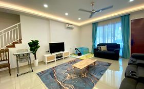 Little Boo Homestay @ Kota Warisan